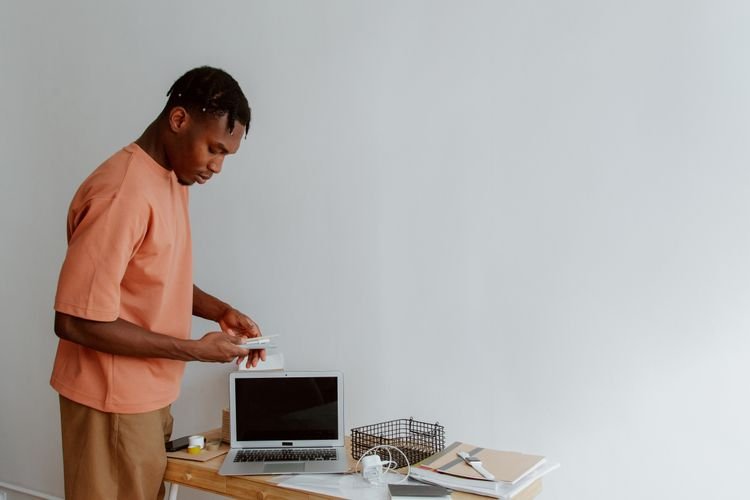 “Best Standing Desks for Small Spaces: Our Top Picks”